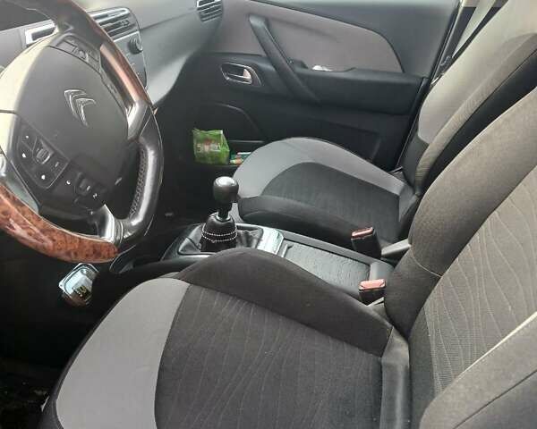 Білий Сітроен С4 Пікассо, об'ємом двигуна 2 л та пробігом 257 тис. км за 11900 $, фото 10 на Automoto.ua