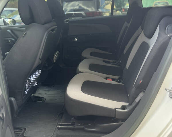 Белый Ситроен С4 Пикассо, объемом двигателя 1.56 л и пробегом 81 тыс. км за 11850 $, фото 10 на Automoto.ua