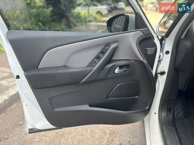 Белый Ситроен С4 Пикассо, объемом двигателя 1.56 л и пробегом 81 тыс. км за 11850 $, фото 21 на Automoto.ua