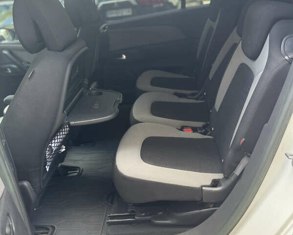 Белый Ситроен С4 Пикассо, объемом двигателя 1.56 л и пробегом 81 тыс. км за 11850 $, фото 7 на Automoto.ua