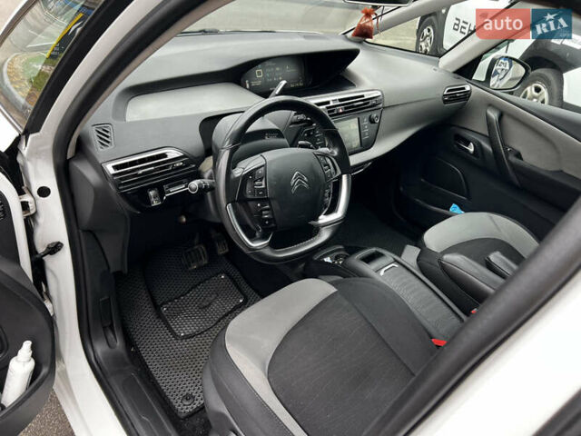 Белый Ситроен С4 Пикассо, объемом двигателя 1.56 л и пробегом 345 тыс. км за 9200 $, фото 5 на Automoto.ua