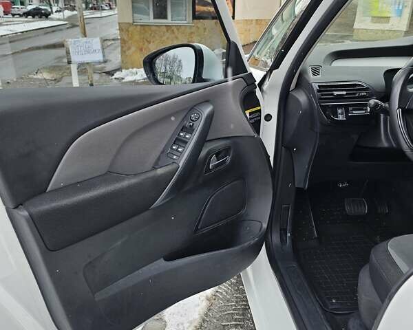 Білий Сітроен С4 Пікассо, об'ємом двигуна 1.56 л та пробігом 129 тис. км за 12755 $, фото 17 на Automoto.ua