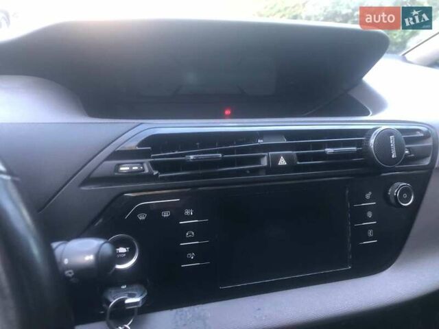 Сітроен С4 Пікассо 2016 у Хмельницькому на Automoto.ua Білий Сітроен С4 Пікассо, об'ємом двигуна 1.56 л та пробігом 154 тис. км за 10599 $, фото 11 на Automoto.ua