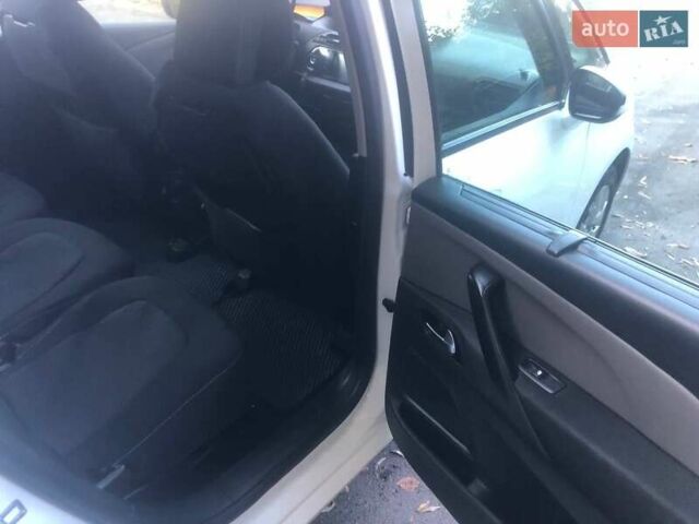 Сітроен С4 Пікассо 2016 у Хмельницькому на Automoto.ua Білий Сітроен С4 Пікассо, об'ємом двигуна 1.56 л та пробігом 154 тис. км за 10599 $, фото 24 на Automoto.ua