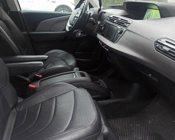 Белый Ситроен С4 Пикассо, объемом двигателя 1.56 л и пробегом 206 тыс. км за 14000 $, фото 5 на Automoto.ua