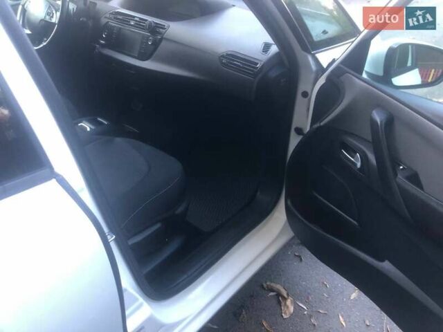 Сітроен С4 Пікассо 2016 у Хмельницькому на Automoto.ua Білий Сітроен С4 Пікассо, об'ємом двигуна 1.56 л та пробігом 154 тис. км за 10599 $, фото 26 на Automoto.ua