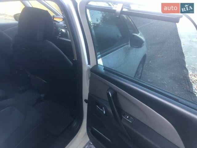 Сітроен С4 Пікассо 2016 у Хмельницькому на Automoto.ua Білий Сітроен С4 Пікассо, об'ємом двигуна 1.56 л та пробігом 154 тис. км за 10599 $, фото 19 на Automoto.ua