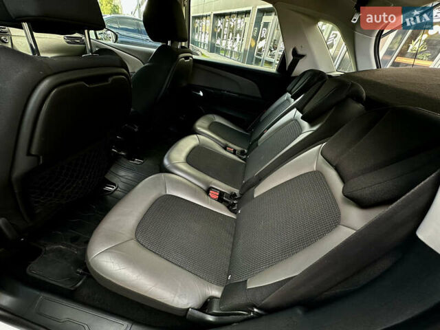 Белый Ситроен С4 Пикассо, объемом двигателя 1.6 л и пробегом 243 тыс. км за 10999 $, фото 17 на Automoto.ua