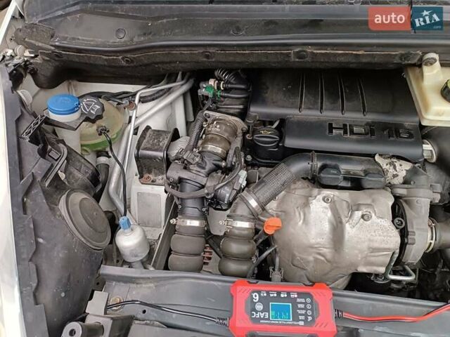 Білий Сітроен С4 Пікассо, об'ємом двигуна 1.56 л та пробігом 260 тис. км за 6200 $, фото 10 на Automoto.ua