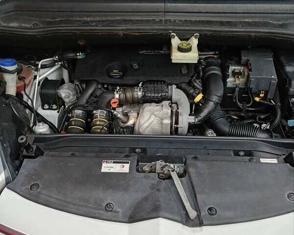 Білий Сітроен С4 Пікассо, об'ємом двигуна 1.56 л та пробігом 326 тис. км за 6800 $, фото 9 на Automoto.ua