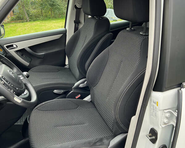 Белый Ситроен С4 Пикассо, объемом двигателя 1.6 л и пробегом 194 тыс. км за 7300 $, фото 14 на Automoto.ua