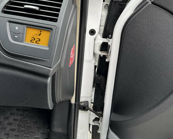 Белый Ситроен С4 Пикассо, объемом двигателя 1.6 л и пробегом 194 тыс. км за 7300 $, фото 20 на Automoto.ua