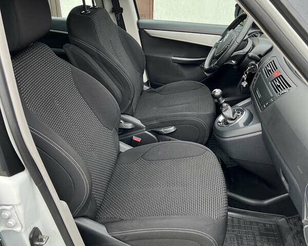 Белый Ситроен С4 Пикассо, объемом двигателя 1.6 л и пробегом 194 тыс. км за 7300 $, фото 22 на Automoto.ua