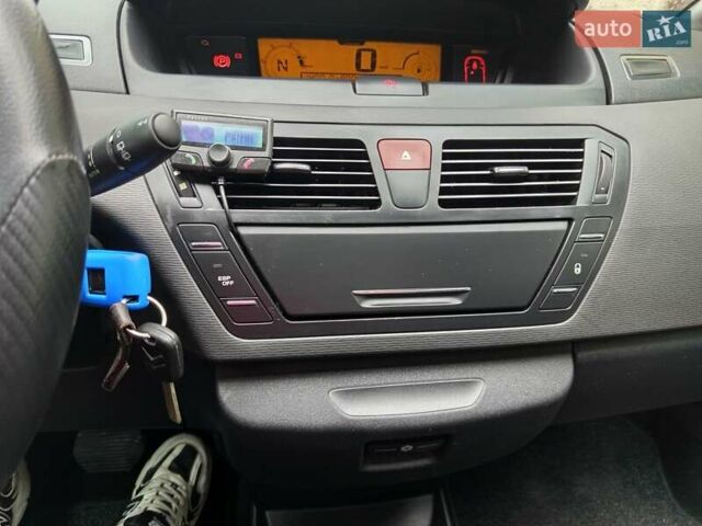 Белый Ситроен С4 Пикассо, объемом двигателя 1.56 л и пробегом 239 тыс. км за 6600 $, фото 29 на Automoto.ua