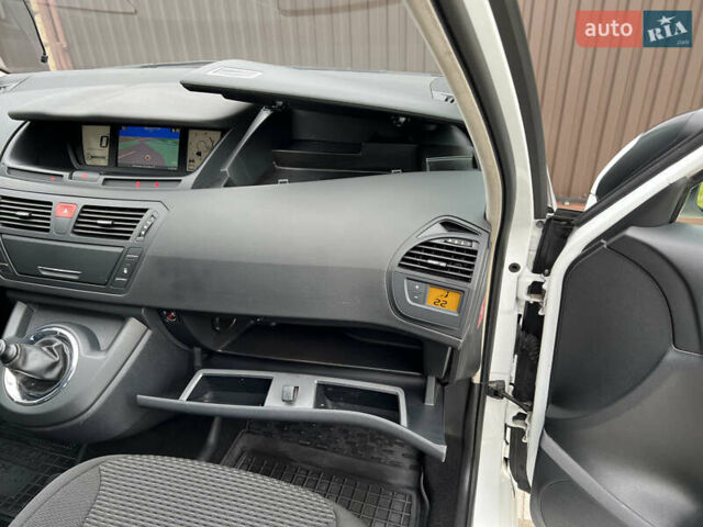 Белый Ситроен С4 Пикассо, объемом двигателя 1.6 л и пробегом 194 тыс. км за 7300 $, фото 24 на Automoto.ua