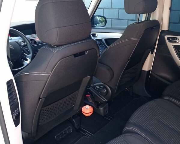 Ситроен С4 Пикассо 2012 в Казатине на Automoto.ua Белый Ситроен С4 Пикассо, объемом двигателя 1.6 л и пробегом 234 тыс. км за 6700 $, фото 5 на Automoto.ua