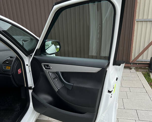 Белый Ситроен С4 Пикассо, объемом двигателя 1.6 л и пробегом 194 тыс. км за 7300 $, фото 19 на Automoto.ua