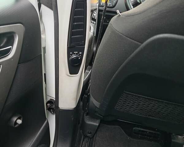 Белый Ситроен С4 Пикассо, объемом двигателя 1.56 л и пробегом 239 тыс. км за 6600 $, фото 8 на Automoto.ua