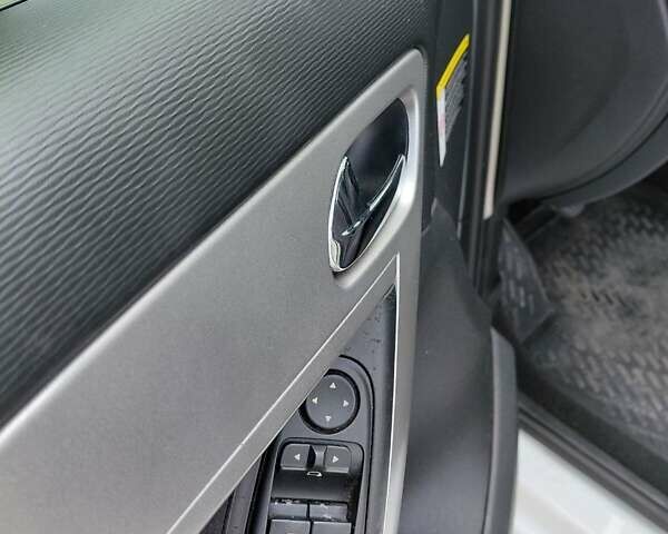 Белый Ситроен С4 Пикассо, объемом двигателя 1.56 л и пробегом 280 тыс. км за 5914 $, фото 6 на Automoto.ua