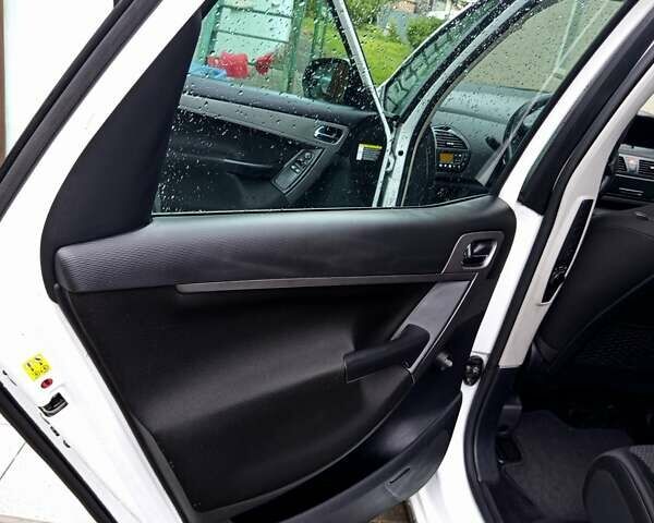 Белый Ситроен С4 Пикассо, объемом двигателя 1.56 л и пробегом 239 тыс. км за 6600 $, фото 5 на Automoto.ua