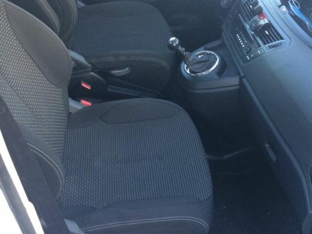 Білий Сітроен С4 Пікассо, об'ємом двигуна 1.6 л та пробігом 220 тис. км за 6900 $, фото 4 на Automoto.ua