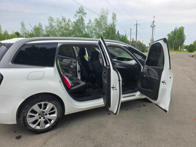 Белый Ситроен С4 Пикассо, объемом двигателя 1.6 л и пробегом 279 тыс. км за 11000 $, фото 3 на Automoto.ua