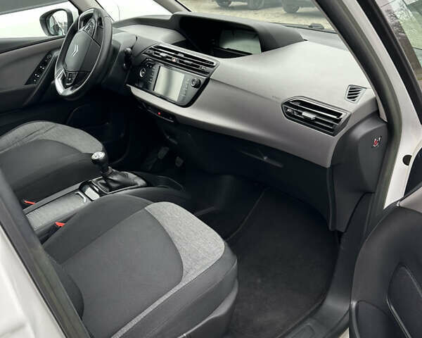 Белый Ситроен С4 Пикассо, объемом двигателя 1.6 л и пробегом 130 тыс. км за 9700 $, фото 6 на Automoto.ua