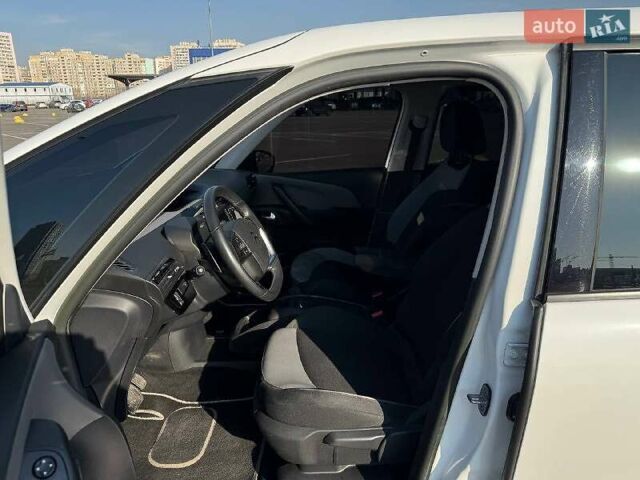 Белый Ситроен С4 Пикассо, объемом двигателя 1.56 л и пробегом 175 тыс. км за 10299 $, фото 12 на Automoto.ua
