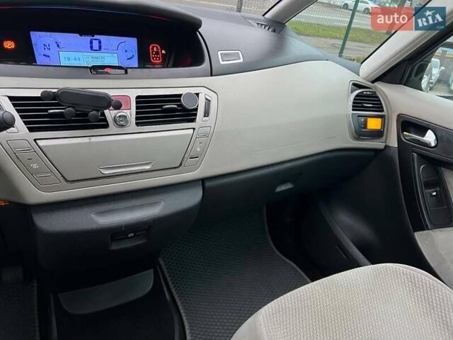 Бежевый Ситроен С4 Пикассо, объемом двигателя 1.6 л и пробегом 230 тыс. км за 5000 $, фото 12 на Automoto.ua