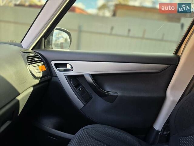 Ситроен С4 Пикассо 2009 в Бердичеве на Automoto.ua Бежевый Ситроен С4 Пикассо, объемом двигателя 1.6 л и пробегом 240 тыс. км за 3999 $, фото 16 на Automoto.ua