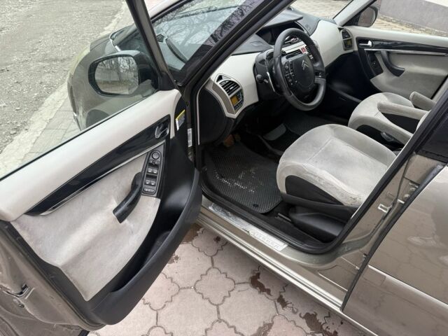 Бежевий Сітроен С4 Пікассо, об'ємом двигуна 1.6 л та пробігом 260 тис. км за 5000 $, фото 9 на Automoto.ua