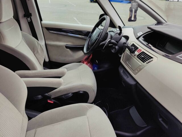 Бежевый Ситроен С4 Пикассо, объемом двигателя 1.6 л и пробегом 208 тыс. км за 5525 $, фото 4 на Automoto.ua