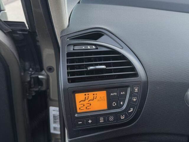 Бежевий Сітроен С4 Пікассо, об'ємом двигуна 1.6 л та пробігом 230 тис. км за 7500 $, фото 15 на Automoto.ua