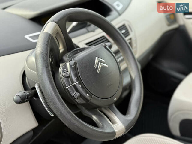 Черный Ситроен С4 Пикассо, объемом двигателя 1.56 л и пробегом 255 тыс. км за 5600 $, фото 9 на Automoto.ua