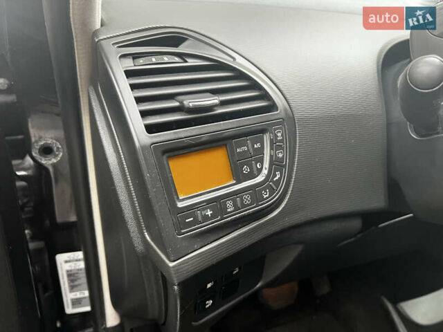 Черный Ситроен С4 Пикассо, объемом двигателя 2 л и пробегом 280 тыс. км за 6500 $, фото 7 на Automoto.ua