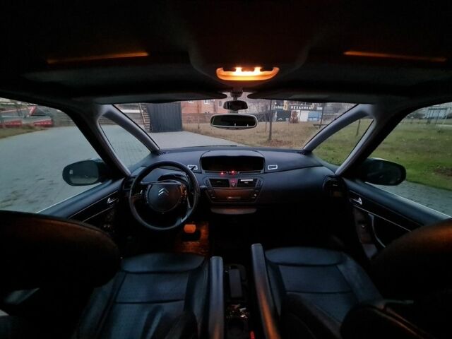 Чорний Сітроен С4 Пікассо, об'ємом двигуна 1.6 л та пробігом 293 тис. км за 4900 $, фото 5 на Automoto.ua