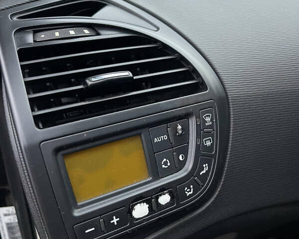 Черный Ситроен С4 Пикассо, объемом двигателя 1.56 л и пробегом 312 тыс. км за 5600 $, фото 8 на Automoto.ua