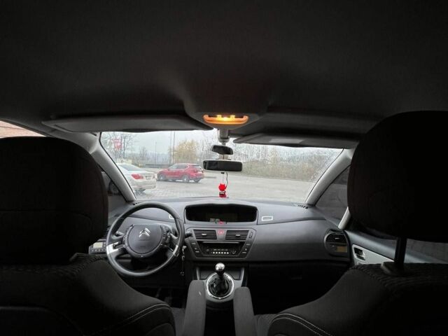 Чорний Сітроен С4 Пікассо, об'ємом двигуна 1.6 л та пробігом 260 тис. км за 7400 $, фото 4 на Automoto.ua