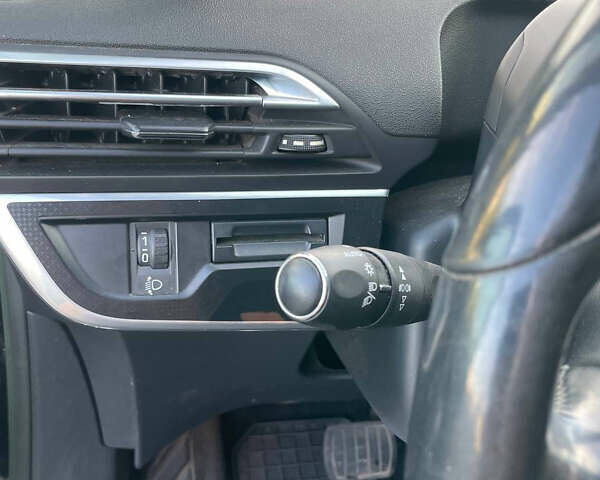 Чорний Сітроен С4 Пікассо, об'ємом двигуна 2 л та пробігом 260 тис. км за 11000 $, фото 27 на Automoto.ua