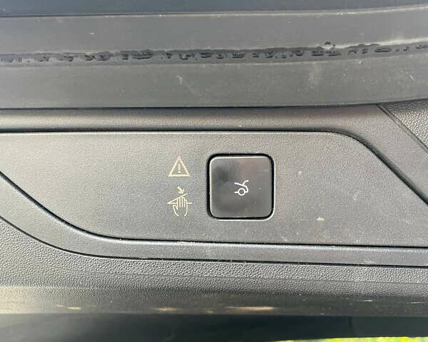 Чорний Сітроен С4 Пікассо, об'ємом двигуна 2 л та пробігом 260 тис. км за 11000 $, фото 43 на Automoto.ua