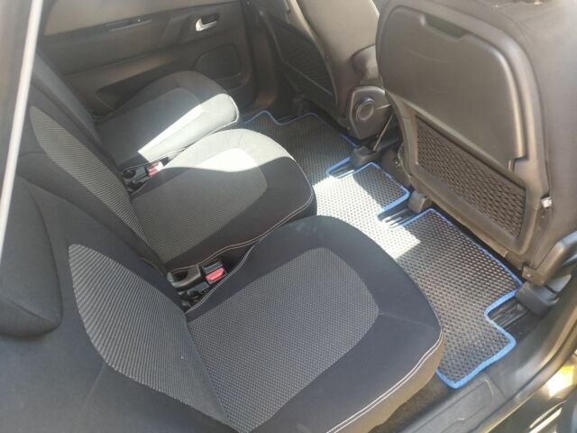 Чорний Сітроен С4 Пікассо, об'ємом двигуна 1.6 л та пробігом 235 тис. км за 10800 $, фото 5 на Automoto.ua