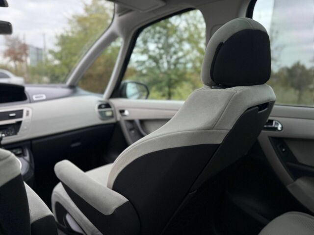 Черный Ситроен С4 Пикассо, объемом двигателя 1.7 л и пробегом 210 тыс. км за 6999 $, фото 14 на Automoto.ua