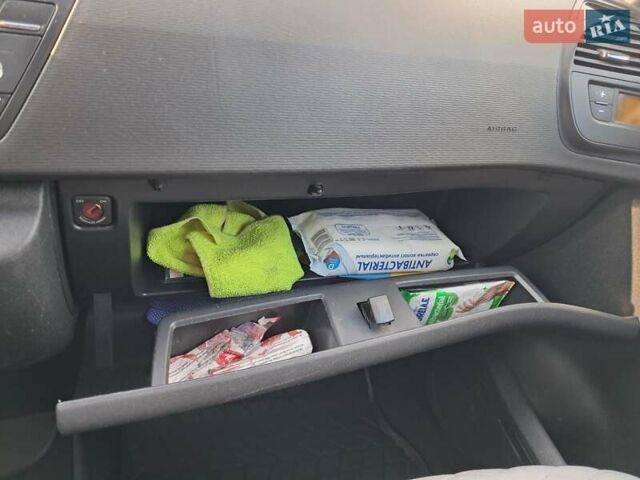 Черный Ситроен С4 Пикассо, объемом двигателя 1.56 л и пробегом 244 тыс. км за 7200 $, фото 13 на Automoto.ua