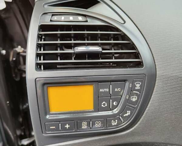 Чорний Сітроен С4 Пікассо, об'ємом двигуна 1.6 л та пробігом 313 тис. км за 7500 $, фото 7 на Automoto.ua