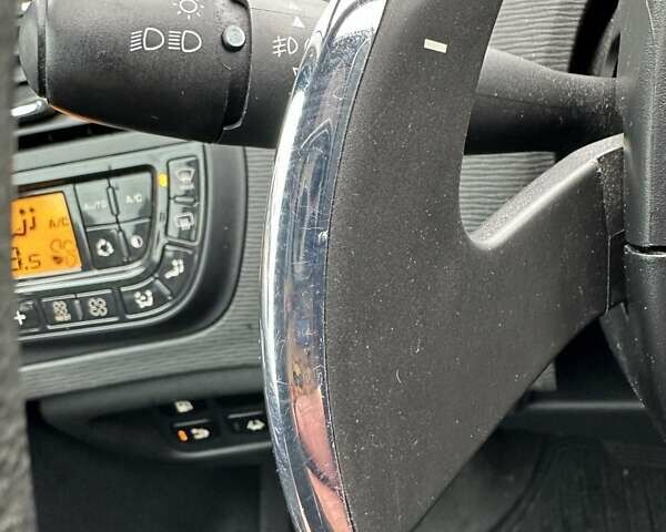 Фиолетовый Ситроен С4 Пикассо, объемом двигателя 2 л и пробегом 205 тыс. км за 6999 $, фото 35 на Automoto.ua