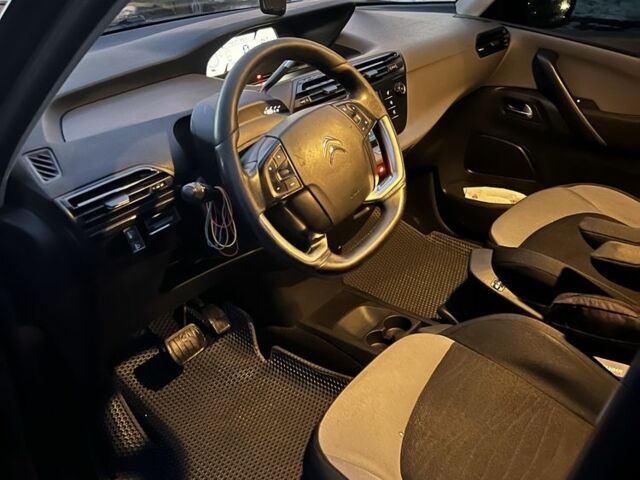 Коричневый Ситроен С4 Пикассо, объемом двигателя 1.6 л и пробегом 155 тыс. км за 9555 $, фото 4 на Automoto.ua