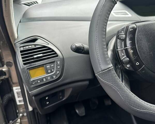 Коричневый Ситроен С4 Пикассо, объемом двигателя 1.56 л и пробегом 250 тыс. км за 4750 $, фото 28 на Automoto.ua