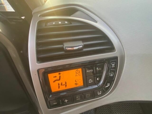 Коричневый Ситроен С4 Пикассо, объемом двигателя 0 л и пробегом 212 тыс. км за 6900 $, фото 9 на Automoto.ua