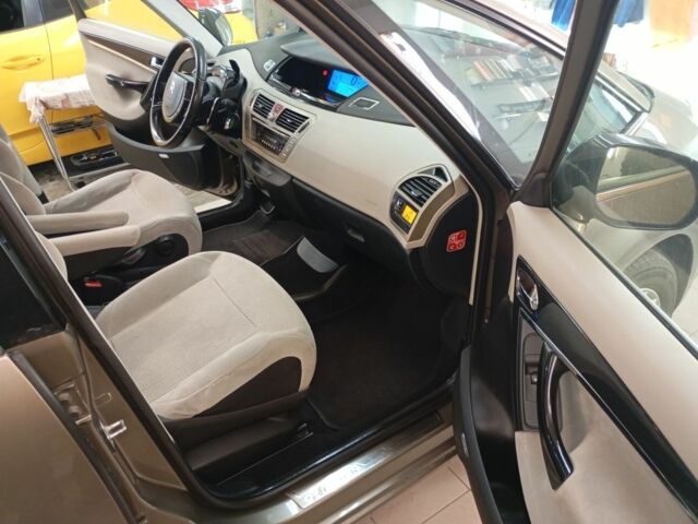 Коричневий Сітроен С4 Пікассо, об'ємом двигуна 2 л та пробігом 180 тис. км за 6500 $, фото 3 на Automoto.ua