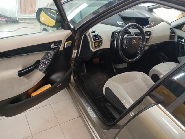 Коричневий Сітроен С4 Пікассо, об'ємом двигуна 2 л та пробігом 180 тис. км за 6500 $, фото 2 на Automoto.ua